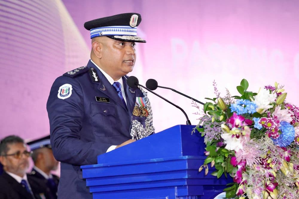 ފުލުހުންގެ ޔުނީފޯމަކީ ރައްޔިތުންގެ ސަލާމަތާއި ރައްކާތެރިކަމާއި އަދުލުވެރިކަމުގެ ރަމްޒެއް، މި ފަހުރުވެރި ޔުނީފޯމަށް ގަދަރު ކުޑަވާނެ ފަދަ އެއްވެސް ކަމެއް ނުކުރުމަށް ކޮމިޝަނަރ އޮފް ޕޮލިސް އިލްތިމާސްކުރައްވައިފި