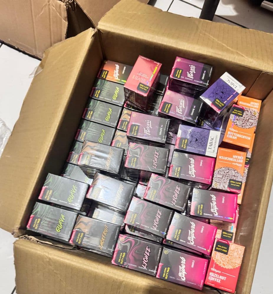 ގަވާއިދާ ހިލާފަށް ވޭޕް ވިޔަފާރިކުރަމުން ދިޔަ ބިދޭސީއަކު އިމިގްރޭޝަނާ ހަވާލުކޮށްފި