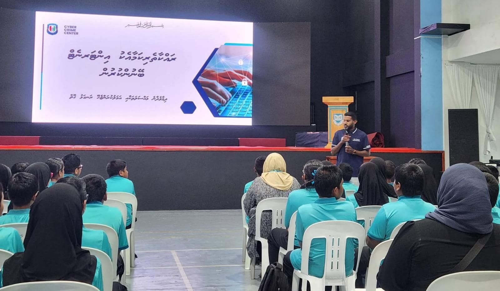 ރެހެންދި ސުކޫލުގެ 203 ދަރިވަރުންނަށް ސައިބަރ ސޭފްޓީ ސެޝަނެއް ބާއްވައިފި