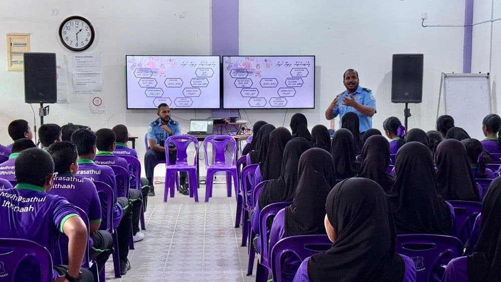 މަދަރުސަތުލް އިފްތިތާހް ގެ ގްރޭޑް 7 ގެ ދަރިވަރުންނަށް ރައްކާތެރި ގޮތުގައި އިންޓަނެޓް ބޭނުންކުރާނެ ގޮތުގެ މައުލޫމާތު ދީފި