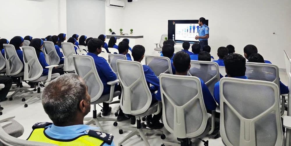 އެއްގަމު ދަތުރުފަތުރުގެ ގާނޫނަށް ކުރިނބީ ސުކޫލު ދަރިވަރުންނާއި ބެލެނިވެރިން ހޭލުންތެރިކުރުވުމުގެ ޕްރޮގްރާމެއް ކުރިއަށް ގެންގޮސްފި