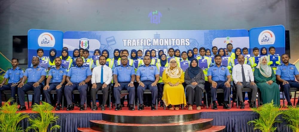 ދެ ސުކޫލެއްގެ ދަރިވަރުންނަށް ކުރިއަށް ގެންދިޔަ ޓްރެފިކް މޮނީޓާސް ޕްރޮގްރާމް ނިންމުމުގެ ރަސްމިއްޔާތު ބާއްވައިފި