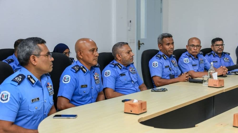  ކ. އަތޮޅު ތިން ރަށެއްގައި މަސައްކަތްކުރާ ފުލުހުންނާ ކޮމިޝަނަރ އޮފް ޕޮލިސް ބައްދަލުކުރައްވައިފި