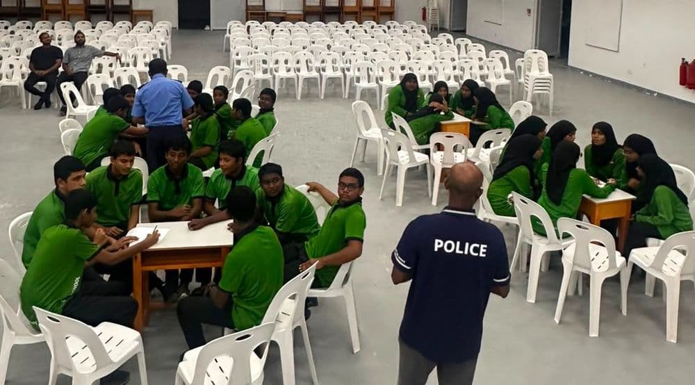 އިންޓަނެޓް މެދުވެރިކޮށް ހިންގާ ކުށްތަކުން ރައްކާތެރިކުރުވުމަށް ކެންދޫ ސުކޫލު ދަރިވަރުންނަށް މައުލޫމާތުދީފި