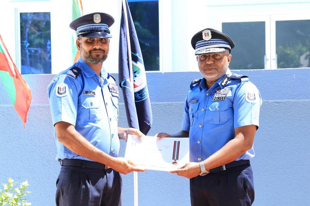 ނޯތު ޕޮލިސް ރީޖަންއާއި ނޯތު ސެންޓަރަލް ޕޮލިސް ރީޖަންގެ މުވައްޒަފުންނަށް ޝަރަފުގެ ނިޝާން ދިނުމުގެ ރަސްމިއްޔާތު ބާއްވައިފި
