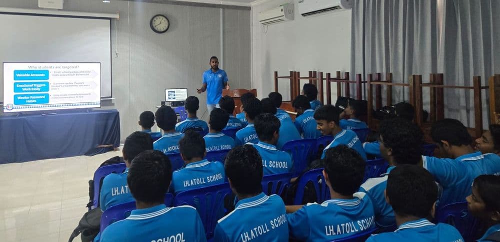ޅ. އަތޮޅު މަދަރުސާގެ ދަރިވަރުންނަށް ސައިބަރ އެވެއާނަސް ސެޝަނެއް ކުރިއަށް ގެންގޮސްފި