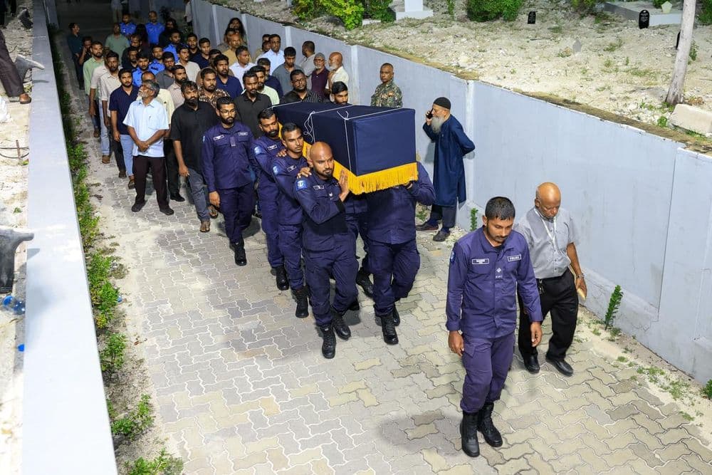 ސަބް އިންސްޕެކްޓަރ އޮފް ޕޮލިސް އަޙްމަދު ޢާސިފްގެ ޖަނާޒާ ރަސްމީ އިއްޒަތުގައި ބާއްވައިފި