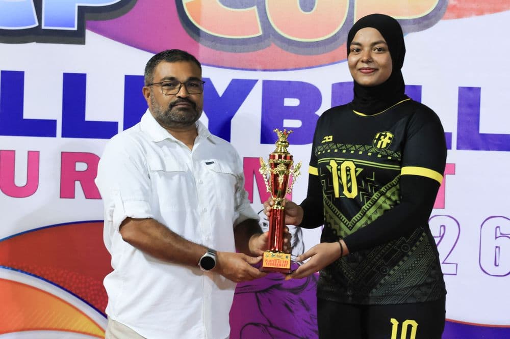 ސީޕީ ކަޕްގެ އަންހެން ޑިވިޝަންގެ ޗެމްޕިއަންކަން ފޮރެންސިކް ފްރެންޑްސް ހޯދައިފި