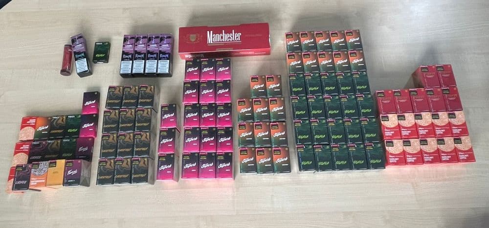 ރާއްޖެ އެތެރެކޮށް ވިއްކުން މަނާ ވޭޕް ކާޓްރިޖްތަކެއް ހޯދައި ފުލުހުންގެ ބެލުމުގެ ދަށަށް ގެނެސްފި