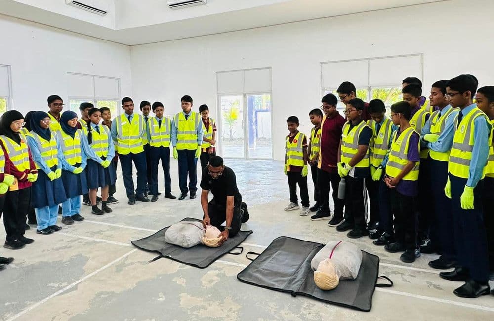 އައްޑޫ ސިޓީ ސުކޫލުތަކުގެ ޓްރެފިކް މޮނީޓަރުން ހޭލުންތެރިކުރުމުގެ ސެޝަނެއް ކުރިއަށް ގެންގޮސްފި