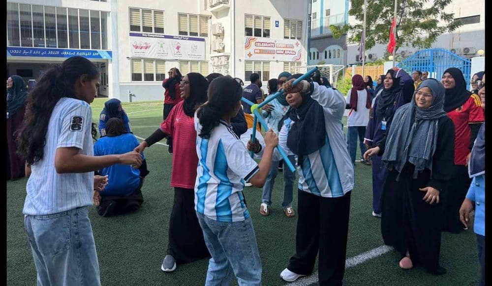 ދަރުމަވަންތަ ސްކޫލްގެ މުވައްޒަފުންނަށް "ޓީމް ބިލްޑިންގ" ހަރަކާތްތަކެއް ކުރިއަށް ގެންގޮސްފި