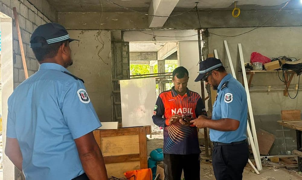 ތ. ބުރުނީގައި ދިރިއުޅޭ ބިދޭސީން ހޭލުންތެރިކުރުވުމަށް މައުލޫމާތު ދިނުމުގެ ހަރަކާތެއް ކުރިއަށް ގެންގޮސްފި