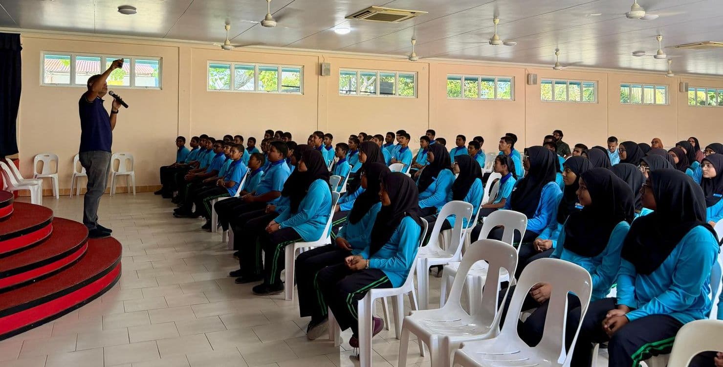 ފައިދާހުރި ގޮތުގައި އިންޓަނެޓް ބޭނުންކުރުމަށް ނ. އަތޮޅު ތައުލީމީ މަރުކަޒުގެ ދަރިވަރުން ހޭލުންތެރިކުރުވުމުގެ ސެޝަނެއް ކުރިއަށް ގެންގޮސްފި