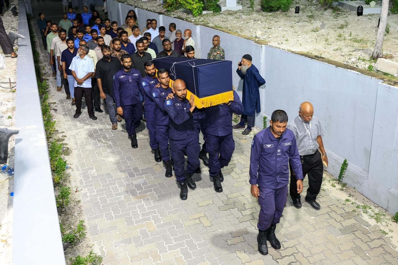 ސަބް އިންސްޕެކްޓަރ އޮފް ޕޮލިސް އަޙްމަދު ޢާސިފްގެ ޖަނާޒާ ރަސްމީ އިއްޒަތުގައި ބާއްވައިފި