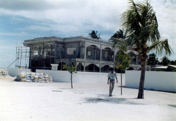 ފުލުހުންގެ ތާރީހުގެ ތެރެއިން އަތޮޅުތަކުގައި ފުލުހުންގެ ހިދުމަތް ގާއިމުވެގެންދިއުން