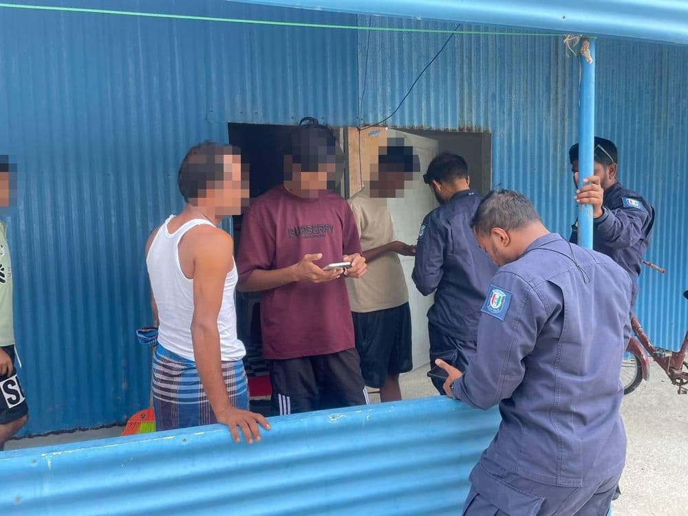 ގަވާއިދާ ހިލާފަށް އުޅޭ ބިދޭސީންގެ މައްސަލަ ހައްލުކުރުމަށް ފުލުހުންނާއި ރ. އަލިފުށީ ކައުންސިލް ގުޅިގެން ހާއްސަ މަސައްކަތެއް ފަށައިފި